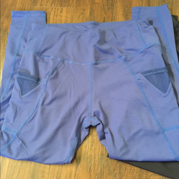 3 Compression Leggings - High Rise - Side Pockets - Picture 2 of 9